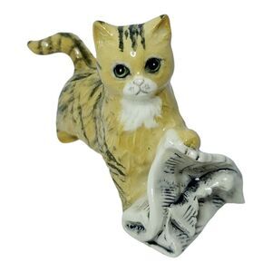 Vintage Royal Doulton Cat - "In The News" Striped Kitten with Newspaper DA233